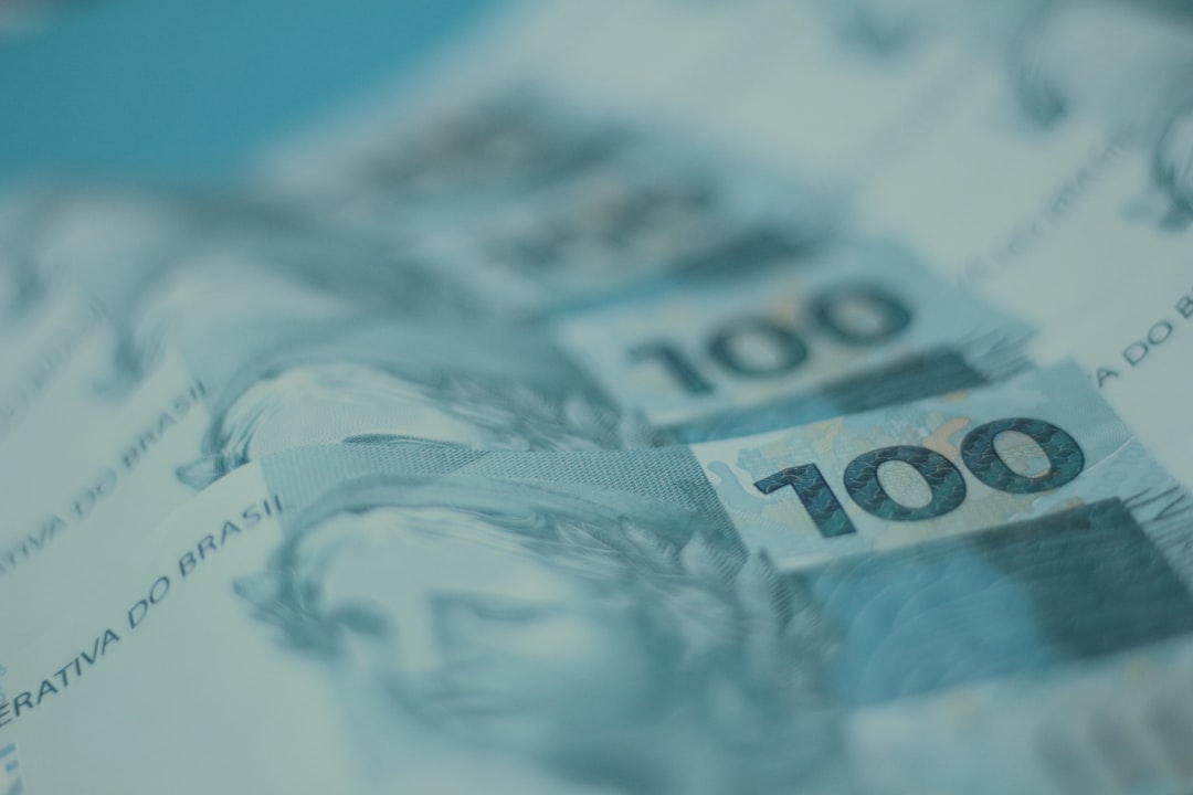 Nota de dinheiro em detalhe representando financiamento