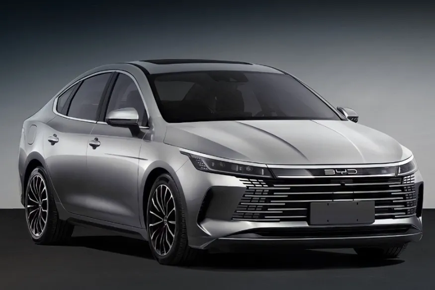 Nova Era para Sedãs Híbridos: BYD King Confronta o Dominante Corolla no Brasil